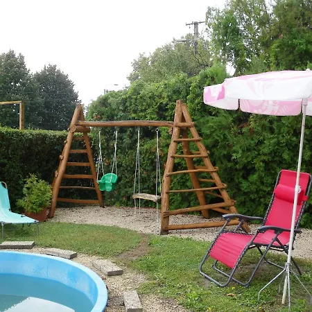 Holiday In Balatonkeresztur 19264 度假居 *
