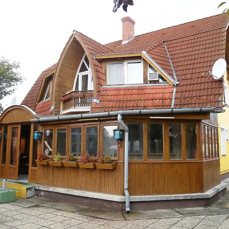 Holiday In Balatonkeresztur 19264 度假居 Balatonmáriafürdő